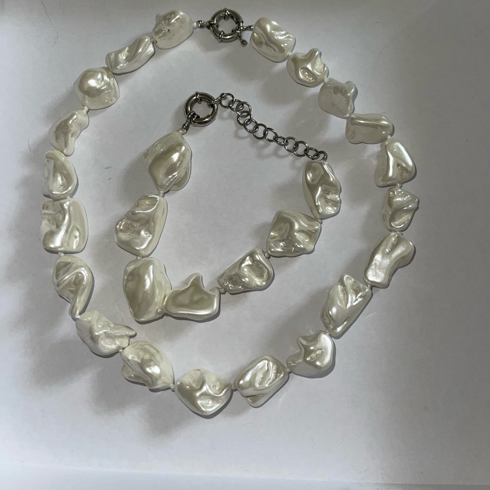 Necklace and bracelet set